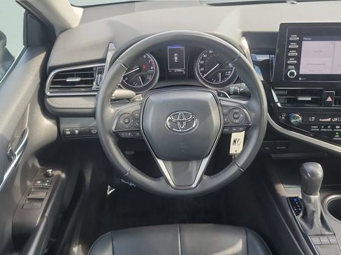 Used 2022 Toyota Camry SE FWD image 11