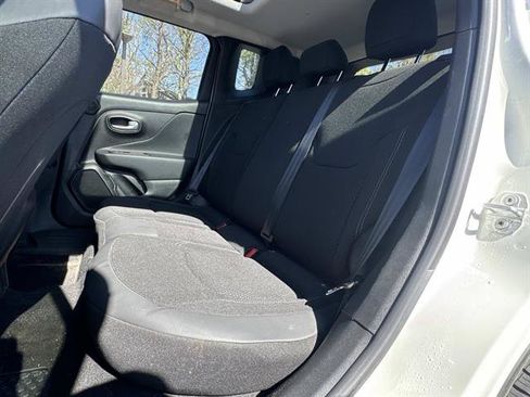 Used 2023 Jeep Renegade Altitude w/ Sun/Sound Group AWD/4WD image 7
