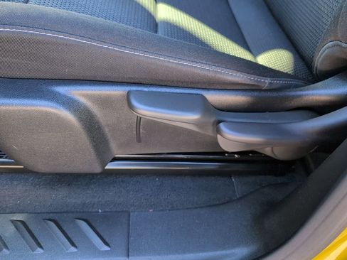 Used 2024 GMC Canyon Elevation w/ Convenience Package image 9