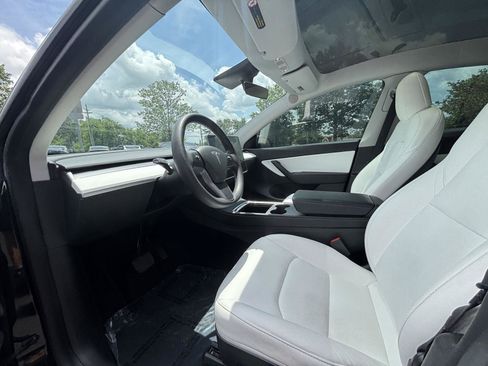 Used 2021 Tesla Model Y Long Range AWD/4WD image 27