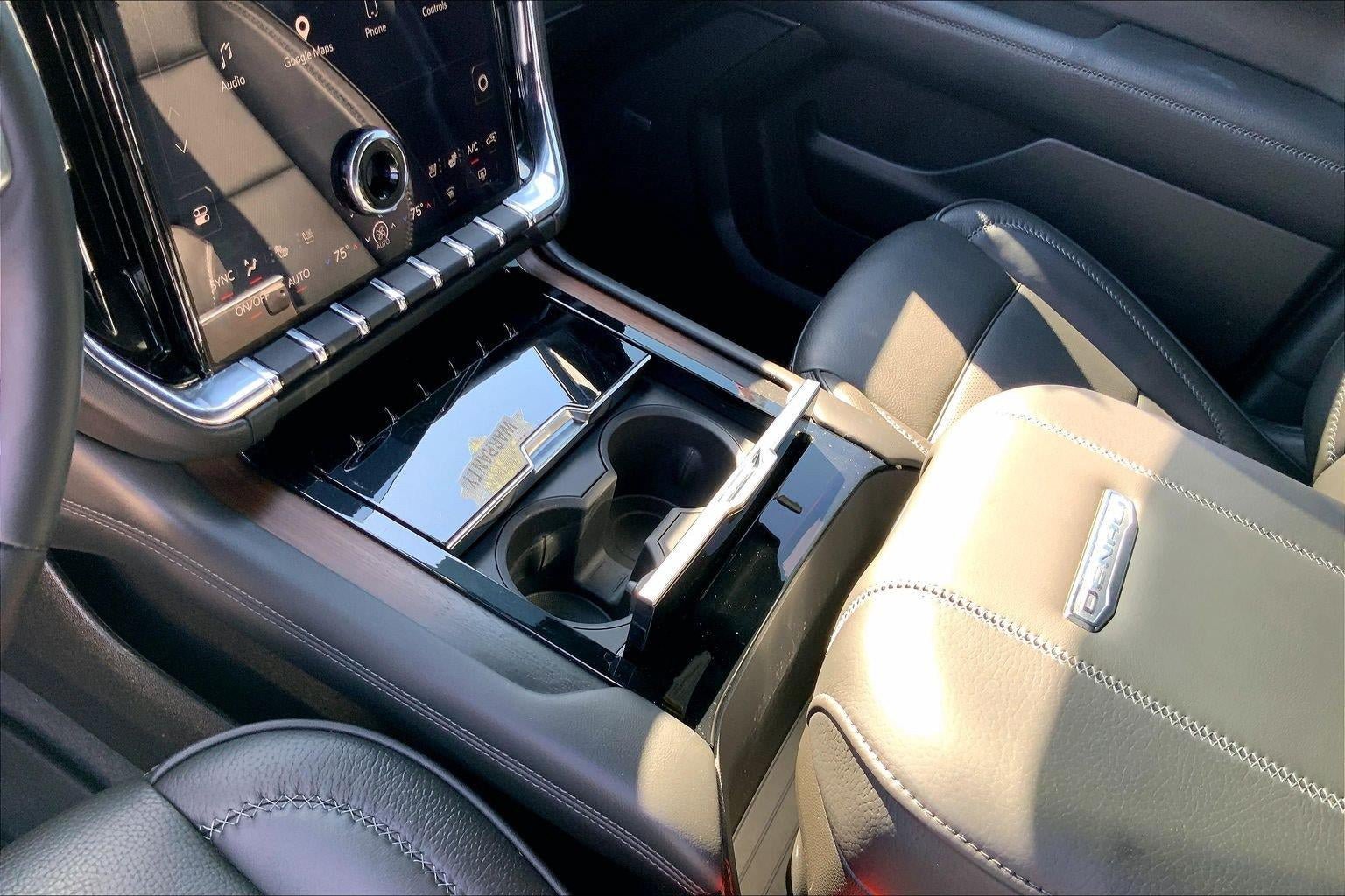 Used 2026 GMC Yukon Denali AWD/4WD image 16
