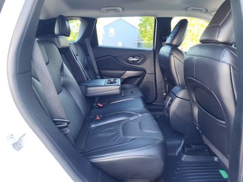 Used 2021 Jeep Cherokee Latitude Lux w/ Comfort/Convenience Group AWD/4WD image 22