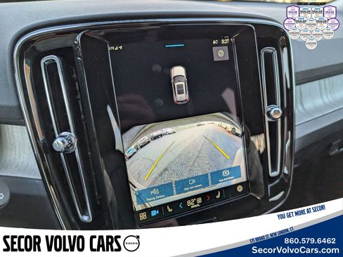 Used 2024 Volvo XC40 B5 Core image 21