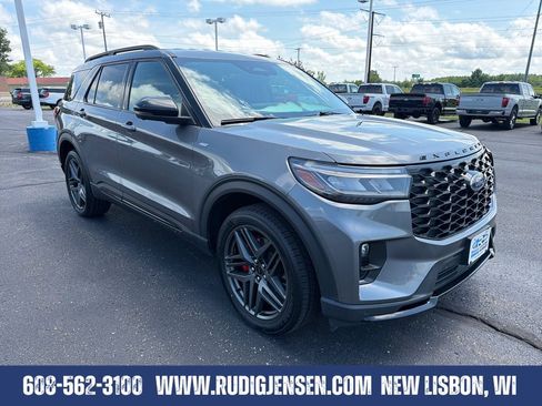 Used 2025 Ford Explorer ST-Line w/ ST-Line Street Pack AWD/4WD image 7