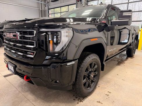 Used 2025 GMC Sierra 2500 AT4 w/ AT4 Premium Plus Package image 4