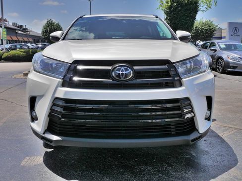 Used 2018 Toyota Highlander SE w/ Carpet Mat Package (TMS) AWD/4WD image 3