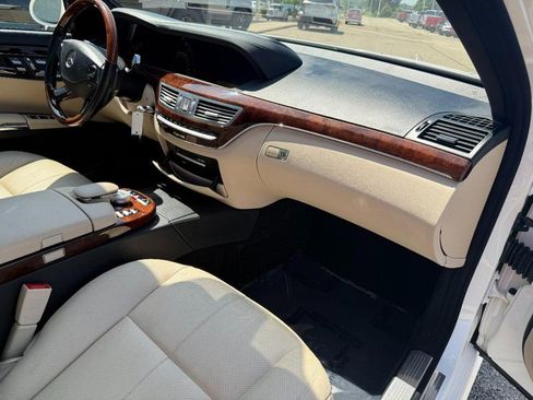 Used 2009 Mercedes-Benz S 550 4dr Sdn 5.5L V8 4MATIC image 26