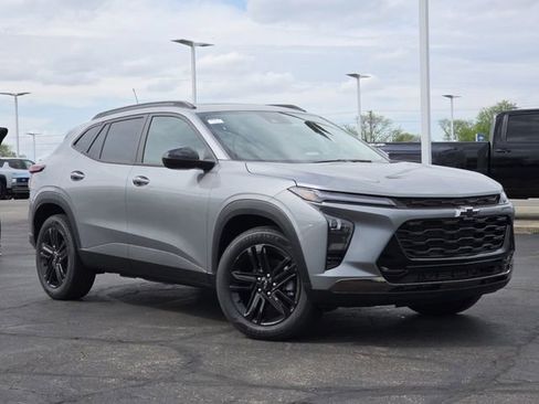New 2026 Chevrolet Trax ACTIV w/ Sunroof Package FWD image 2