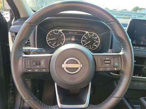 Used 2024 Nissan Rogue SV w/ SV Premium Package image 20