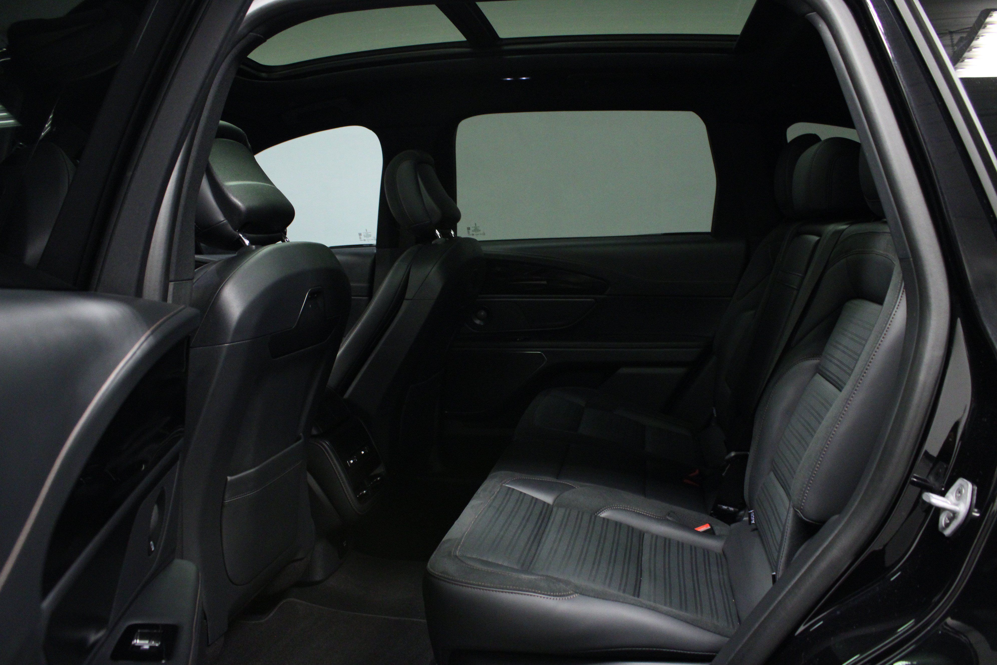 Used 2025 Lincoln Nautilus Reserve w/ Jet Appearance Package AWD/4WD image 13