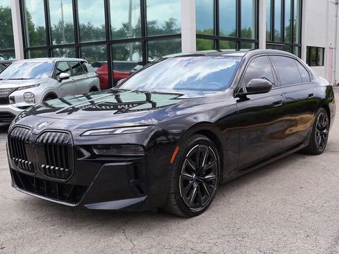 Used 2025 BMW 740i w/ Premium Package RWD image 11