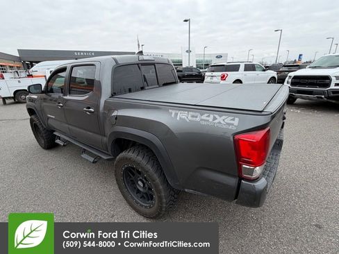 Used 2016 Toyota Tacoma TRD Off-Road image 30
