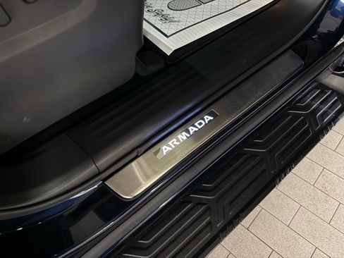 Used 2024 Nissan Armada SL w/ Captain's Chairs Package image 9