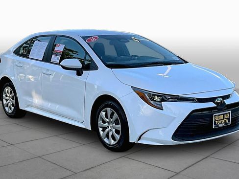 Used 2024 Toyota Corolla LE image 2