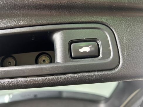 Used 2018 Honda Pilot Touring image 8