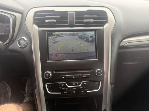 Used 2017 Ford Fusion SE w/ Fusion SE Technology Package FWD image 17