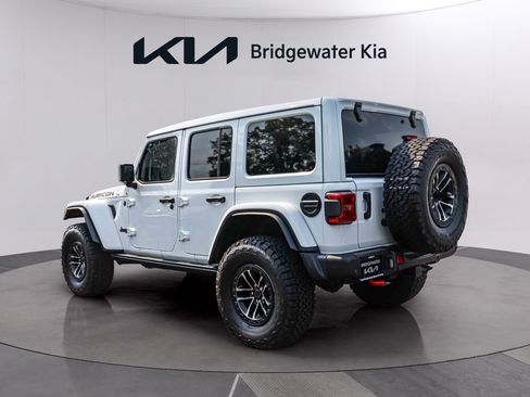 Used 2024 Jeep Wrangler Unlimited Rubicon AWD/4WD image 4