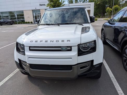 Used 2024 Land Rover Defender 110 X-Dynamic SE AWD/4WD image 6