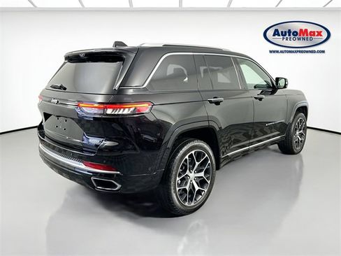 Used 2022 Jeep Grand Cherokee Summit image 2