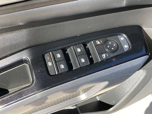 Used 2022 Nissan Pathfinder SL image 12