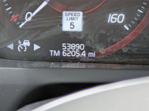 Certified 2022 Volvo XC90 T6 Momentum image 39