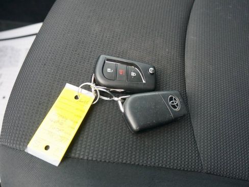 Used 2021 Toyota RAV4 LE image 30