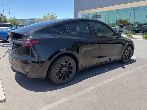 Used 2023 Tesla Model Y Long Range AWD/4WD image 3