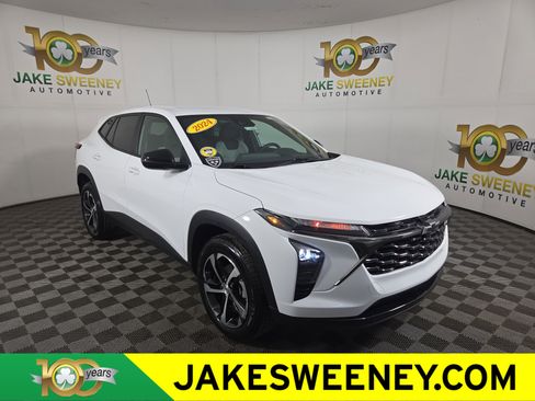 Certified 2024 Chevrolet Trax RS w/ Driver Confidence Package image 1