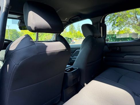 Certified 2024 Toyota Tacoma SR5 AWD/4WD image 17