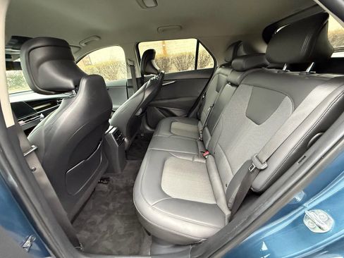 Used 2024 Kia Niro EX image 11