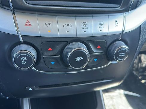 Used 2019 Dodge Journey SE w/ Premium Group image 16