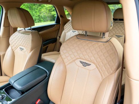 Used 2021 Bentley Bentayga AWD/4WD image 13