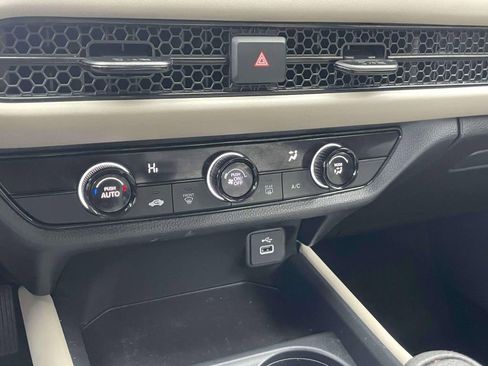 Certified 2025 Honda HR-V LX image 26