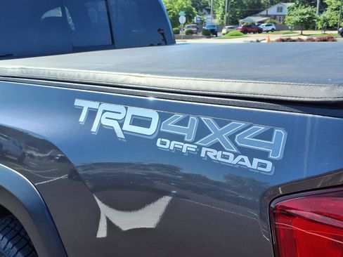 Used 2017 Toyota Tacoma TRD Off-Road w/ Tow Package (A/T) AWD/4WD image 33