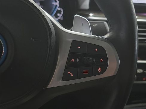 Used 2023 BMW 530e w/ M Sport Package image 18