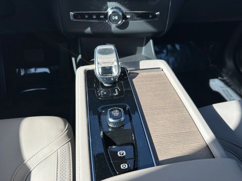 New 2026 Volvo XC90 B6 Plus w/ Protection Package Premier image 13