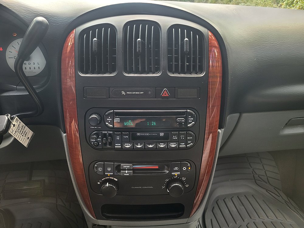 Used 2007 Chrysler Town & Country w/ Popular Equipment Group I FWD image 32