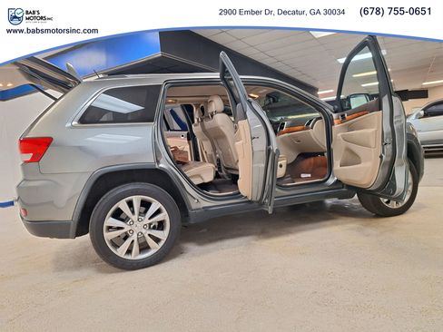 Used 2013 Jeep Grand Cherokee Overland w/ Advance Technology Group image 32