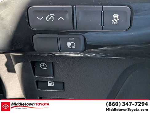 Used 2017 Toyota Prius Prime Premium FWD image 18