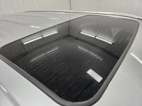 Used 2020 Toyota Highlander XLE AWD/4WD image 22