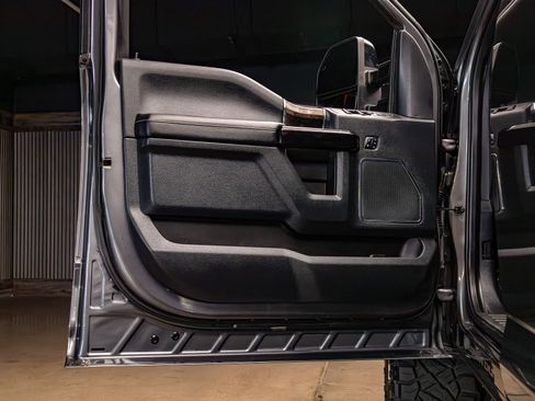 Used 2022 Ford F250 Lariat w/ Black Appearance Package AWD/4WD image 28