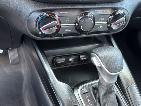 Used 2022 Kia Soul LX image 25