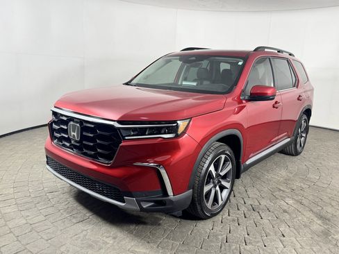 Used 2023 Honda Pilot Touring image 3