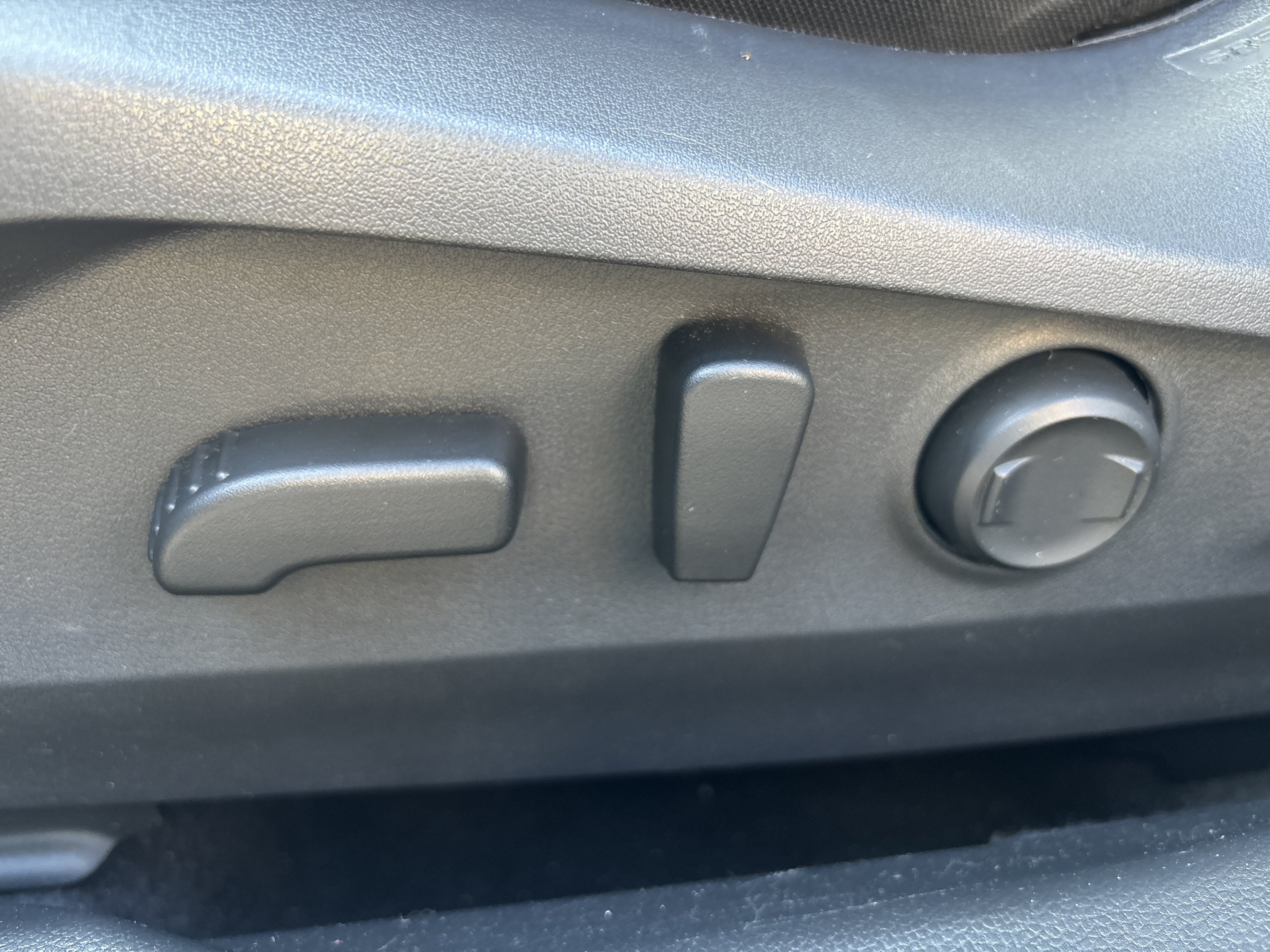 Used 2025 Subaru Outback Premium AWD/4WD image 14