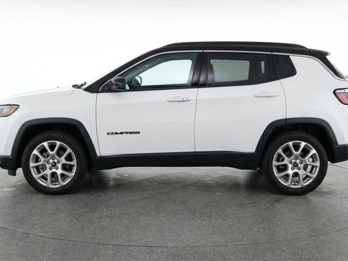 Used 2025 Jeep Compass Limited AWD/4WD image 5