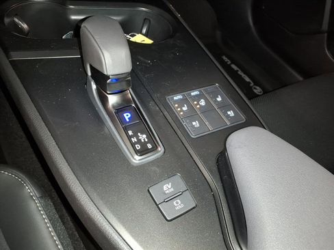 New 2025 Lexus UX 300h image 7