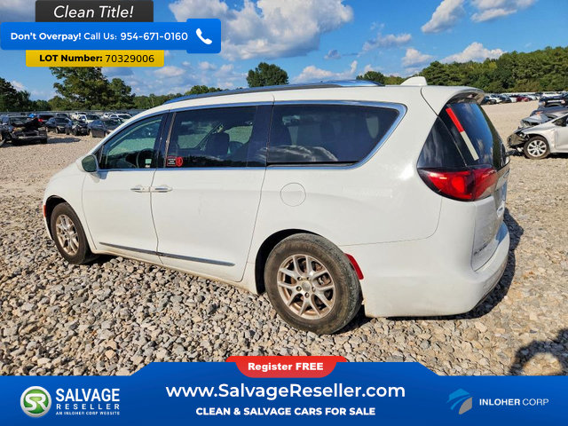 Used 2020 Chrysler Pacifica Touring-L FWD image 3