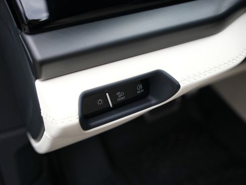 Used 2025 Lamborghini Urus SE image 24