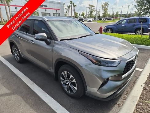 Used 2026 Toyota Highlander XLE AWD/4WD image 2