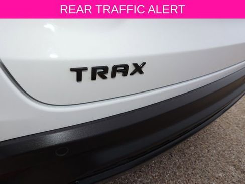 Used 2024 Chevrolet Trax RS w/ Sunroof Package image 13